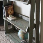 DIY Pallet Bookshelf