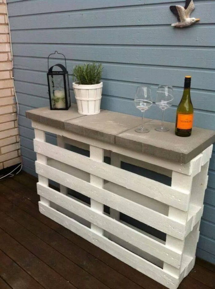 DIY Pallet Outdoor Bar